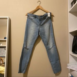 NWT Hollister knee ripped jeans